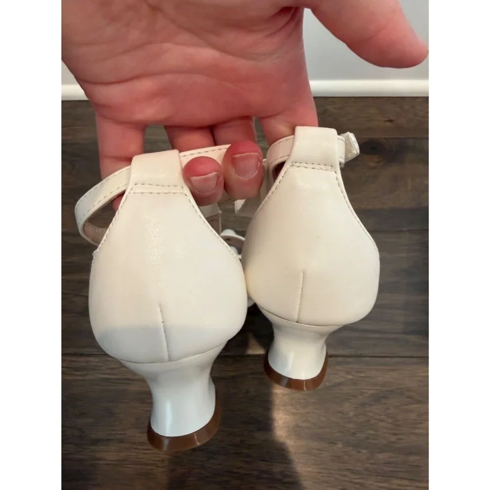 NWT Girl’s Amazon White Kitten Heel Dress Shoes Size 3
